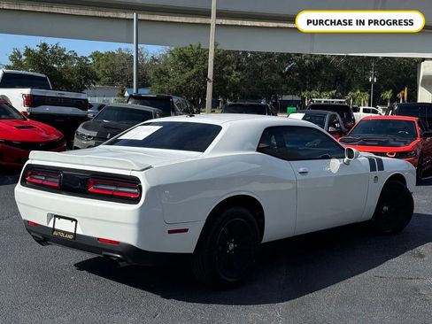 Used 2015 Dodge Challenger SXT RWD image 7