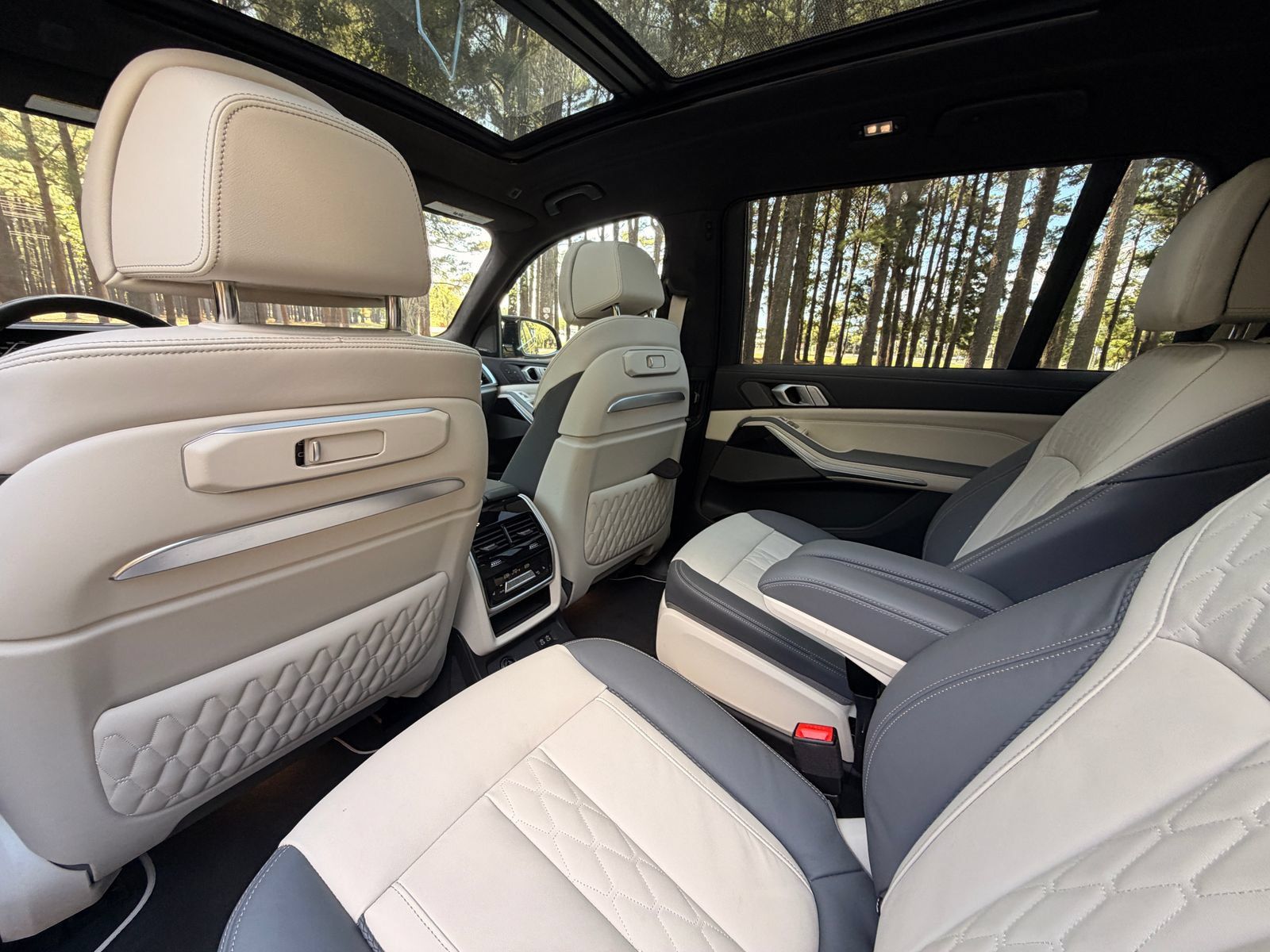 Used 2025 BMW X7 M60i AWD/4WD image 15