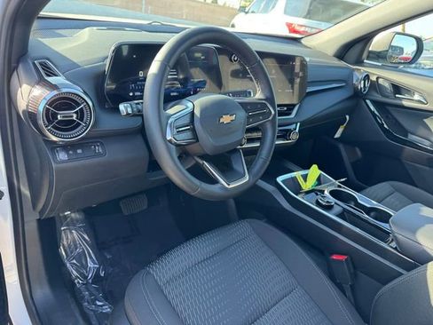 Used 2026 Chevrolet Equinox LT image 11