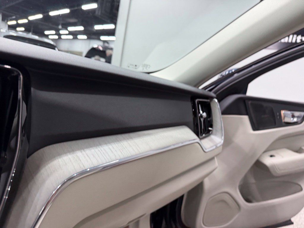 Used 2023 Volvo XC60 B5 Plus w/ Climate Package AWD/4WD image 46