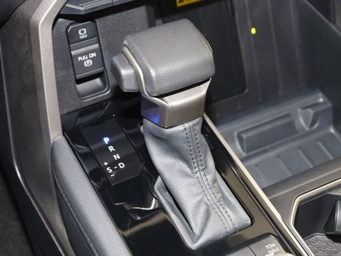 Used 2024 Toyota Tundra Limited AWD/4WD image 7