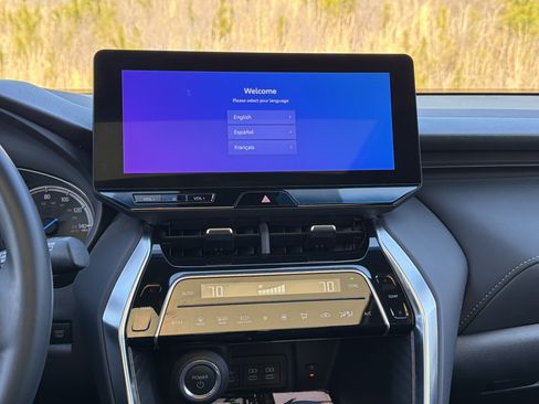 Used 2023 Toyota Venza image 28