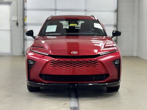 Used 2025 Toyota Crown Signia image 2