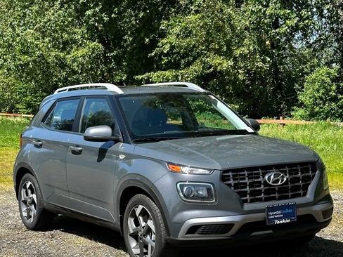 Certified 2025 Hyundai Venue SEL FWD image 2