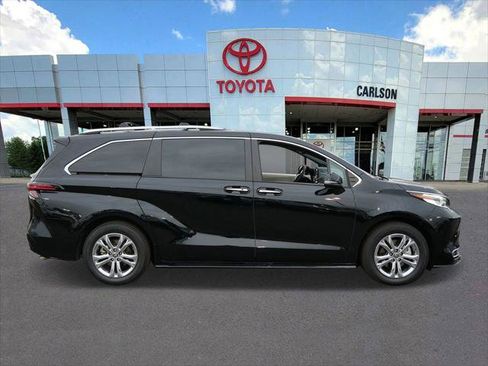 Certified 2022 Toyota Sienna Platinum AWD/4WD image 4