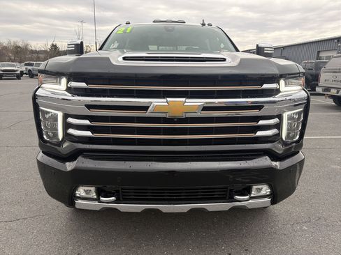 Used 2021 Chevrolet Silverado 2500 High Country w/ Technology Package image 9