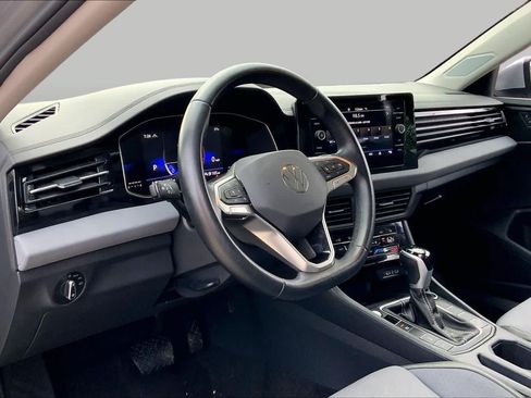 Used 2025 Volkswagen Jetta SE FWD image 18