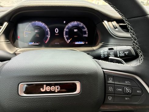 New 2025 Jeep Grand Cherokee Limited w/ Black Appearance Package RWD image 13