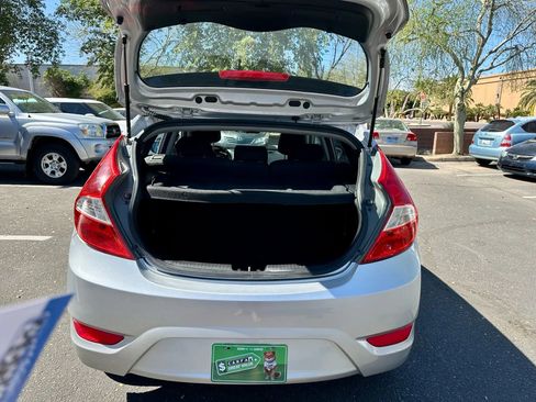 Used 2012 Hyundai Accent SE image 15