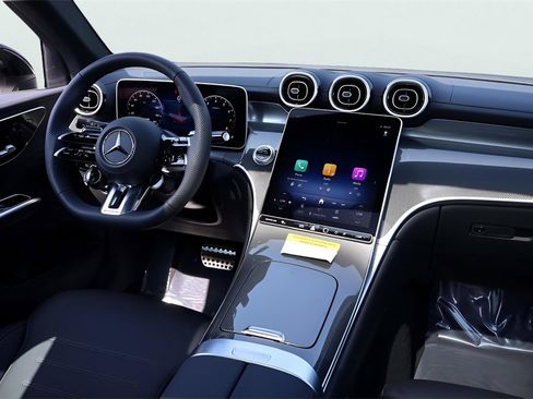 Certified 2025 Mercedes-Benz GLC 43 AMG 4MATIC image 25