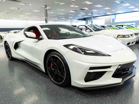 Used 2023 Chevrolet Corvette Stingray Preferred Cpe w/ Z51 Performance Package RWD image 4