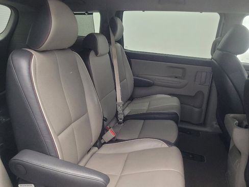 Used 2018 Kia Sedona LX w/ LX Essentials Premium Package FWD image 19