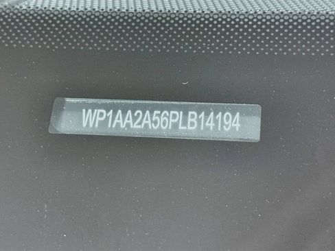 Certified 2023 Porsche Macan AWD/4WD image 30
