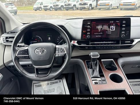 Used 2021 Toyota Sienna XLE image 16