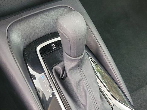 Used 2025 Toyota Corolla LE image 27