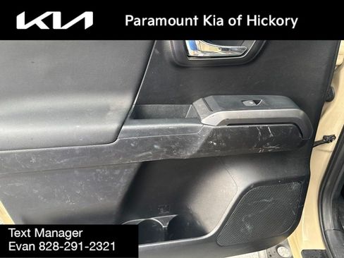Used 2019 Toyota Tacoma TRD Off-Road AWD/4WD image 12