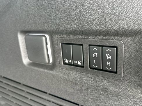 New 2026 GMC Yukon XL Denali w/ Sun & Power Step Package AWD/4WD image 32