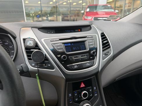 Used 2015 Hyundai Elantra SE FWD image 7