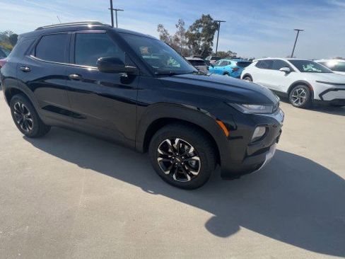 Used 2023 Chevrolet TrailBlazer LT image 2