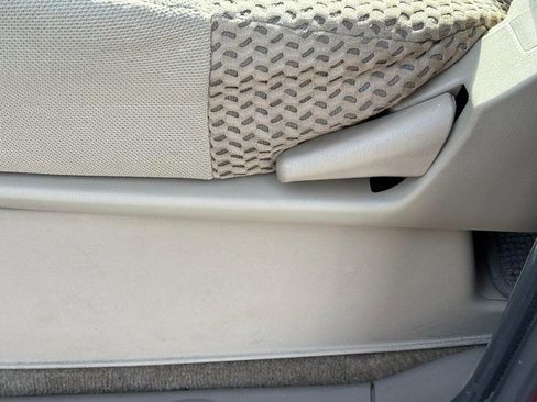 Used 2012 Nissan Frontier SV image 15