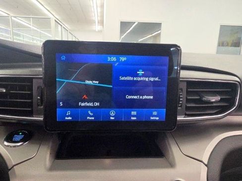 Used 2020 Ford Explorer XLT w/ Equipment Group 202A AWD/4WD image 23