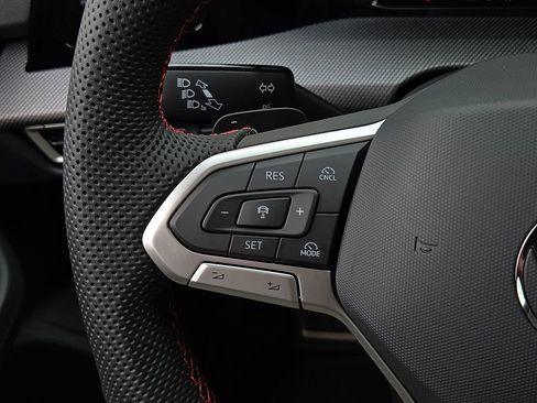 Certified 2025 Volkswagen GTI SE FWD image 22
