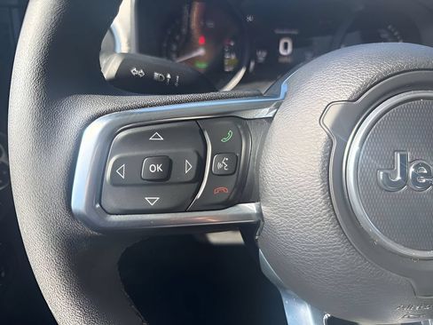 Used 2025 Jeep Wrangler Unlimited Sahara AWD/4WD image 16