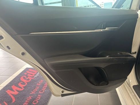 Used 2020 Toyota Camry SE FWD image 13