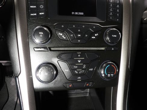 Used 2018 Ford Fusion SE FWD image 14