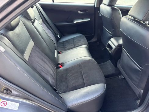Used 2012 Toyota Camry SE w/ Leather Pkg FWD image 9