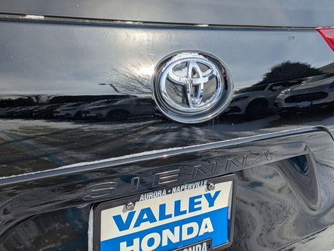 Used 2017 Toyota Sienna XLE Premium image 31