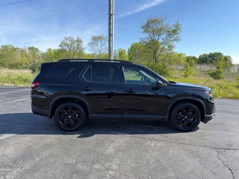 Used 2025 Honda Pilot Black Edition image 8