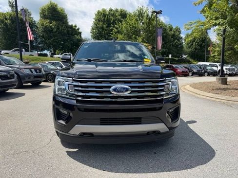 Used 2019 Ford Expedition XLT w/ Equipment Group 202A AWD/4WD image 8