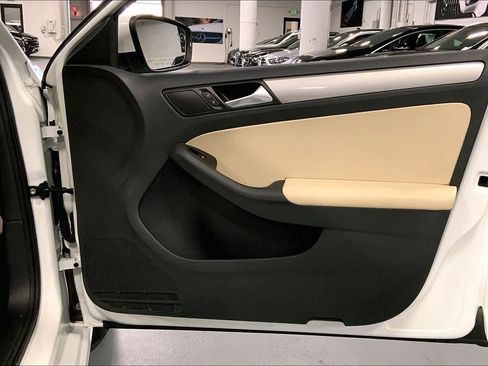 Used 2017 Volkswagen Jetta SE image 22