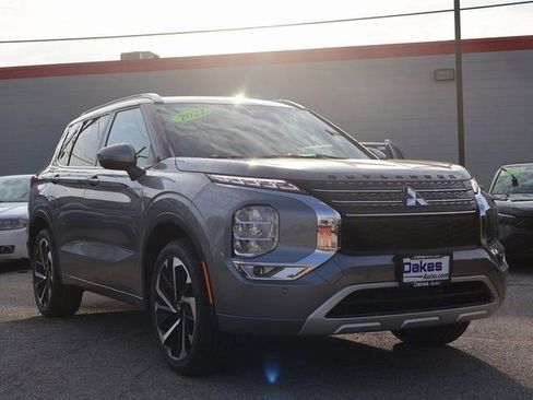 Used 2022 Mitsubishi Outlander SEL image 1