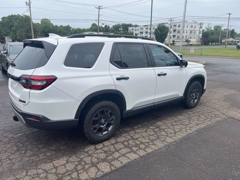 Used 2025 Honda Pilot TrailSport image 22