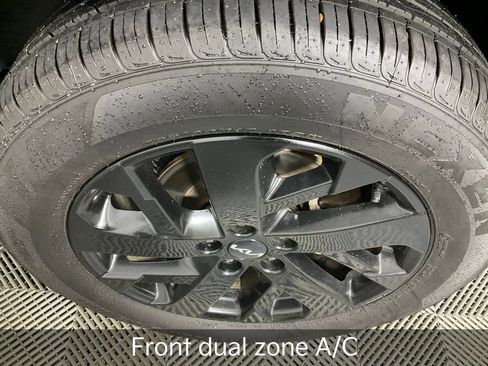 Certified 2023 Kia Sorento S w/ Panoramic Sunroof Package image 9