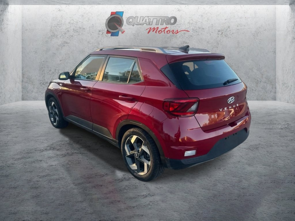 Used 2022 Hyundai Venue SEL FWD image 3
