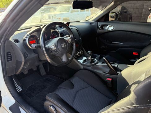 Used 2020 Nissan 370Z Coupe image 11