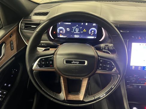Used 2023 Jeep Grand Cherokee Summit AWD/4WD image 19