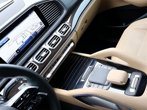 Certified 2025 Mercedes-Benz GLS 580 4MATIC image 22