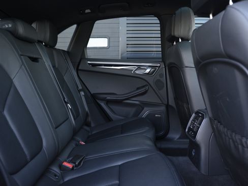 Certified 2026 Porsche Macan AWD/4WD image 33