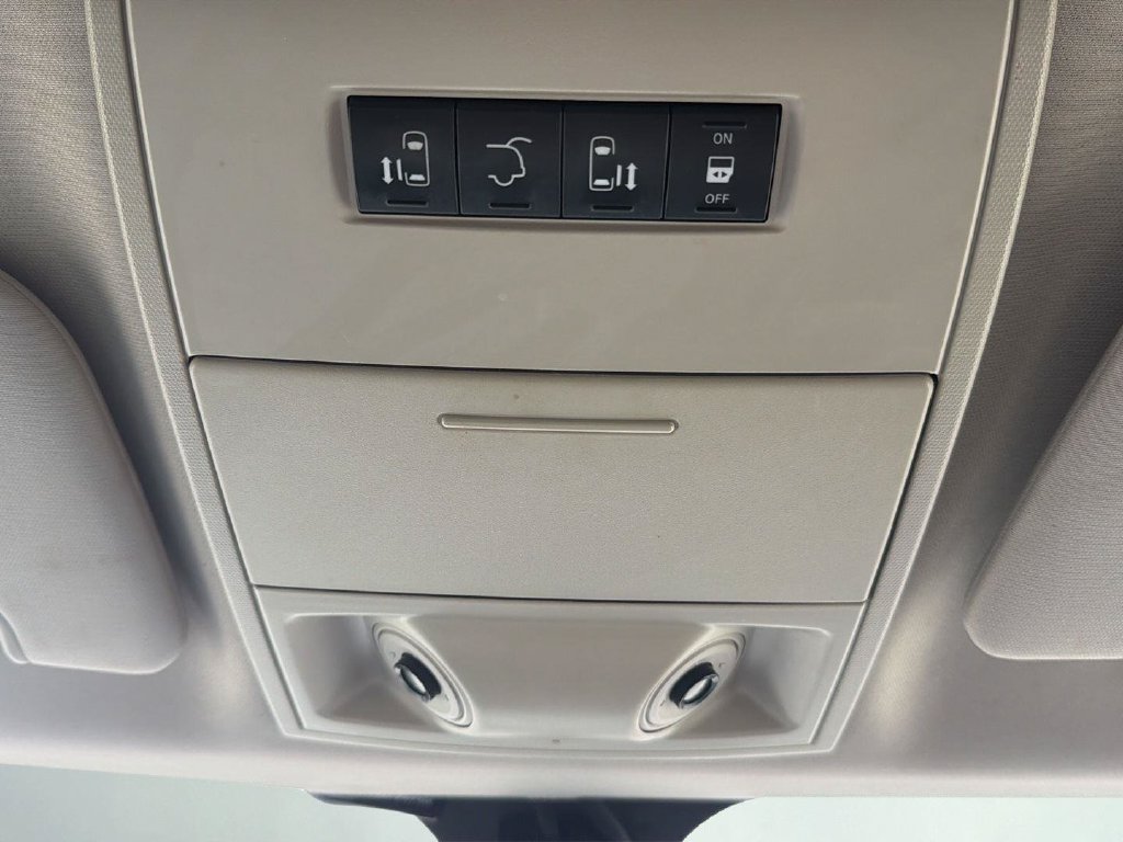 Used 2012 Chrysler Town & Country Touring-L w/ Entertainment Group #2 FWD image 26