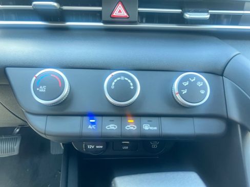 Used 2026 Hyundai Elantra SE FWD image 16