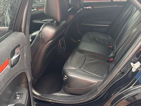 Used 2014 Chrysler 300 RWD image 7