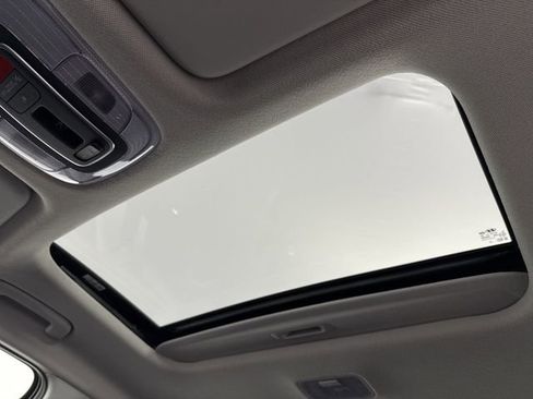 Used 2025 Hyundai Elantra Limited FWD image 29