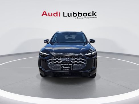 Used 2025 Audi Q5 Premium w/ Convenience Package image 3