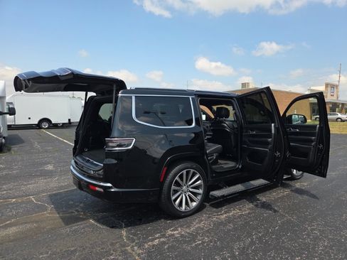 Used 2023 Jeep Grand Wagoneer Series II AWD/4WD image 23