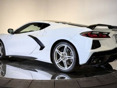 Used 2024 Chevrolet Corvette Stingray Premium Cpe w/ Z51 Performance Package RWD image 3