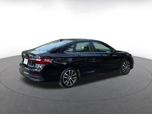 Used 2025 Volkswagen Jetta SE image 14